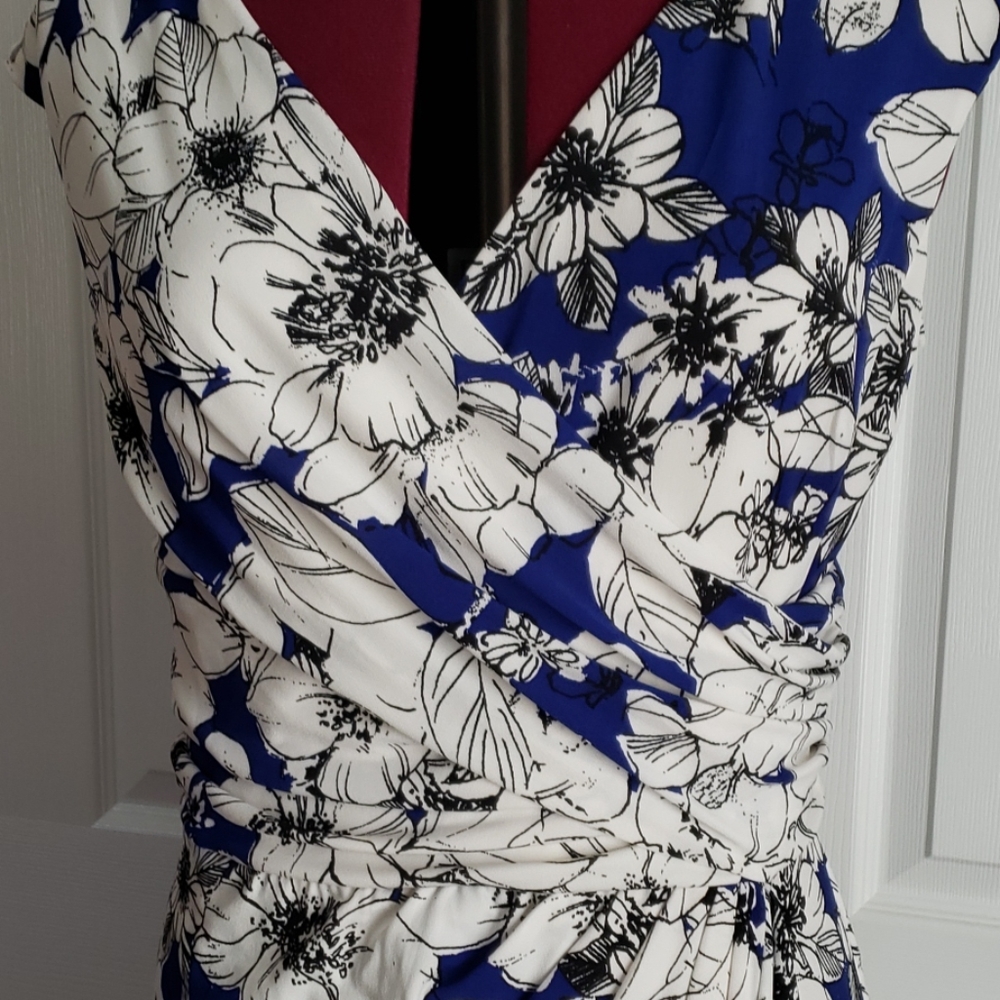 Dress - Picture 3 of 5